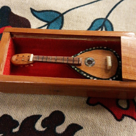Hand-Crafted Mini-Guitar - Picture 6 of 8